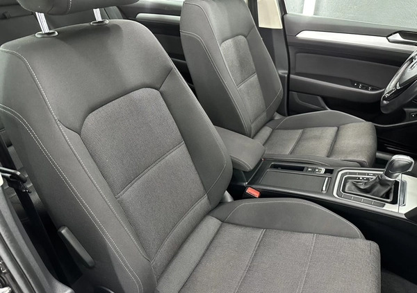 Volkswagen Passat cena 83500 przebieg: 126000, rok produkcji 2018 z Jasień małe 781